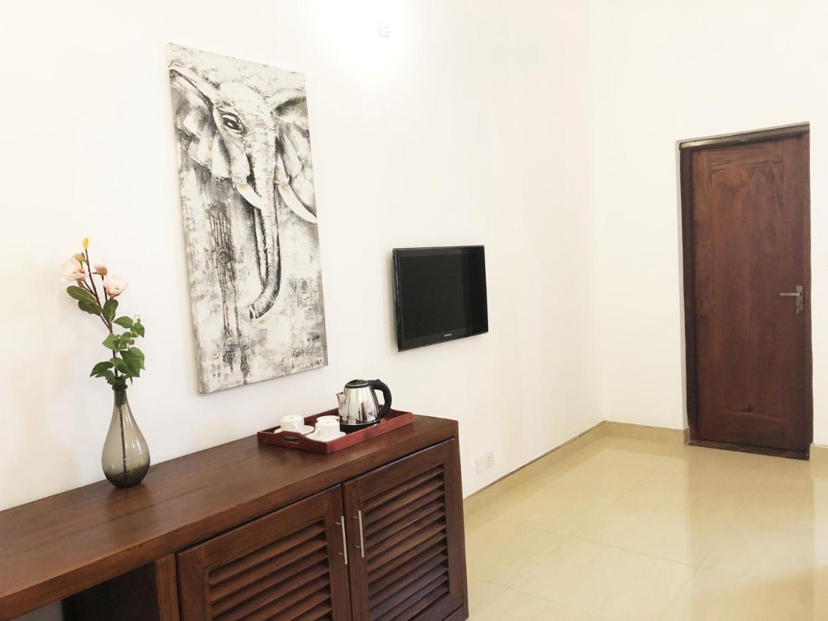 Grand Villa Negombo Exterior photo