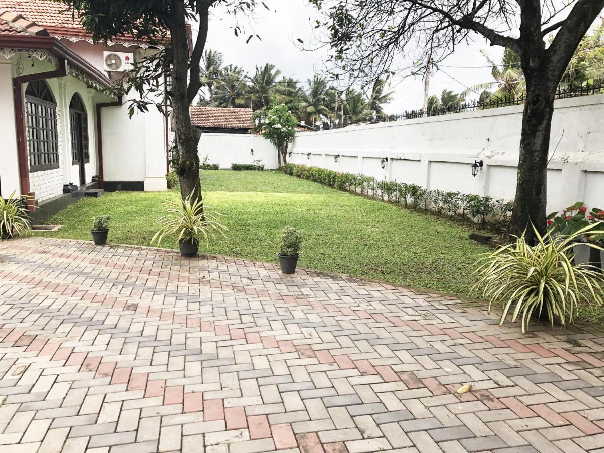 Grand Villa Negombo Exterior photo